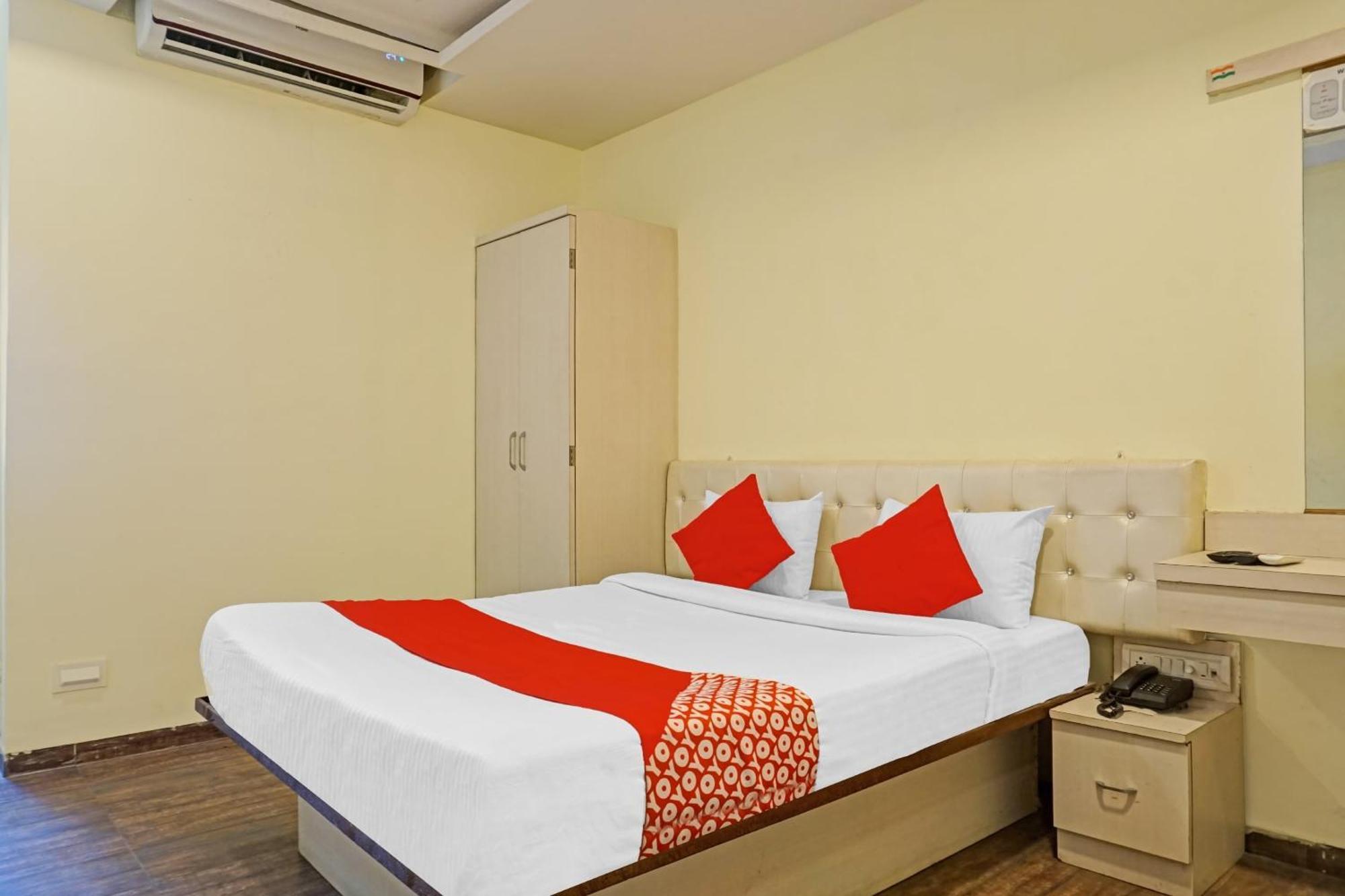 Hotel O 24K Inn Mundhva Εξωτερικό φωτογραφία