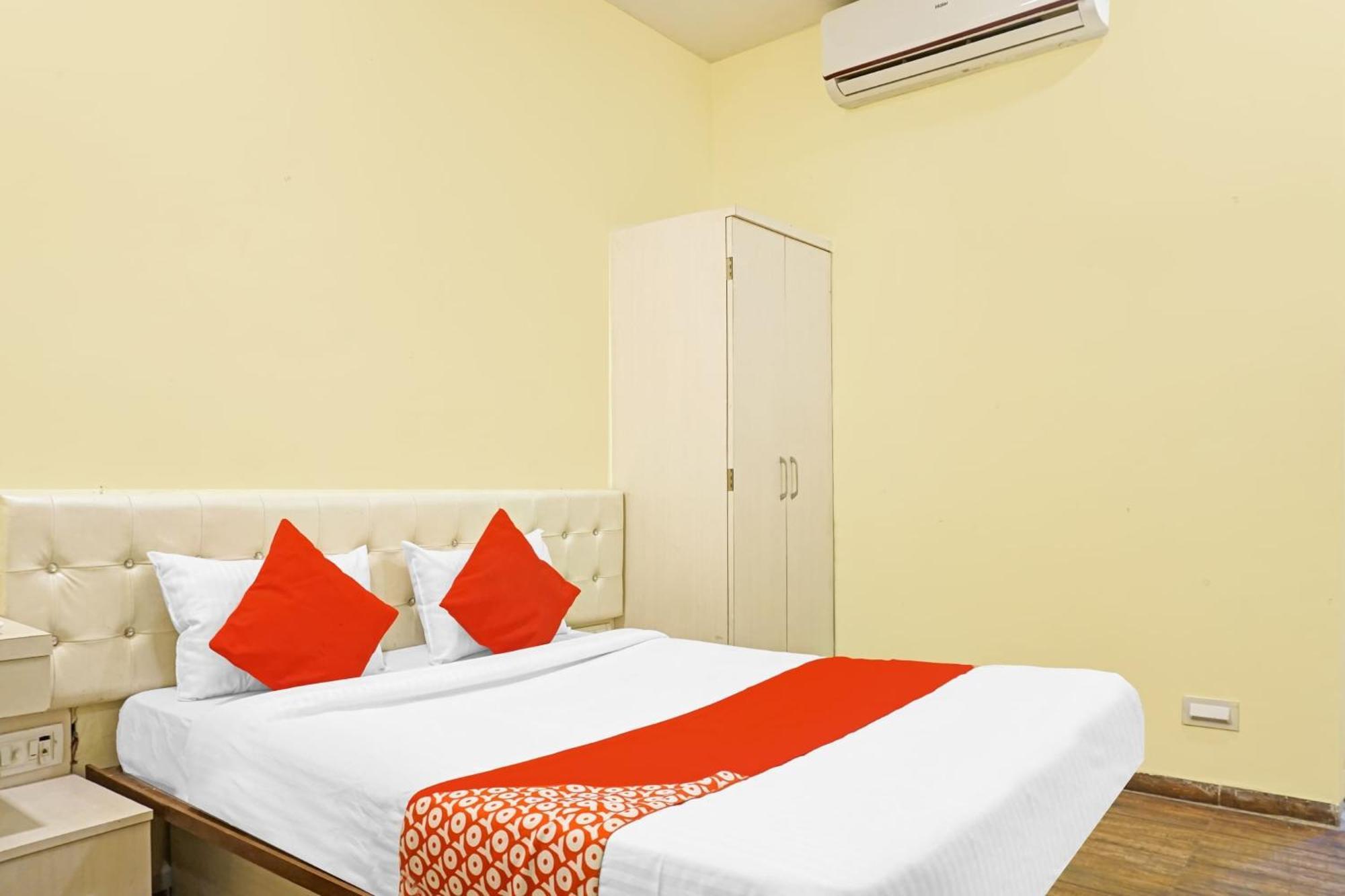 Hotel O 24K Inn Mundhva Εξωτερικό φωτογραφία