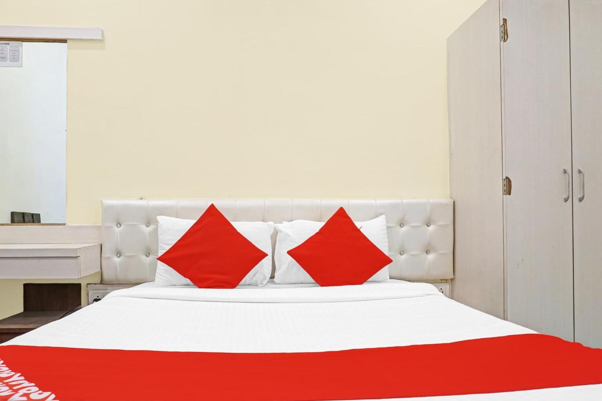 Hotel O 24K Inn Mundhva Εξωτερικό φωτογραφία