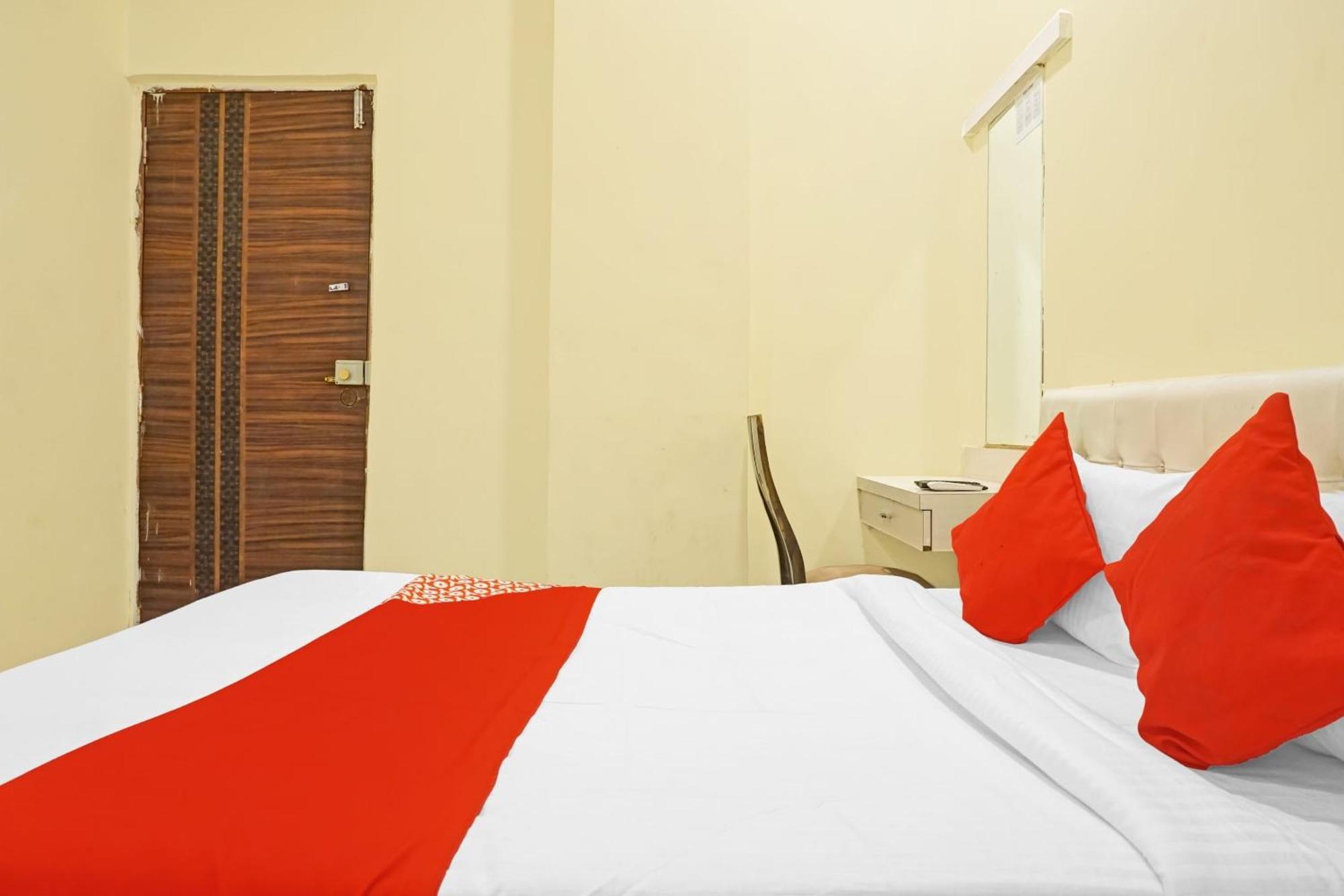 Hotel O 24K Inn Mundhva Εξωτερικό φωτογραφία