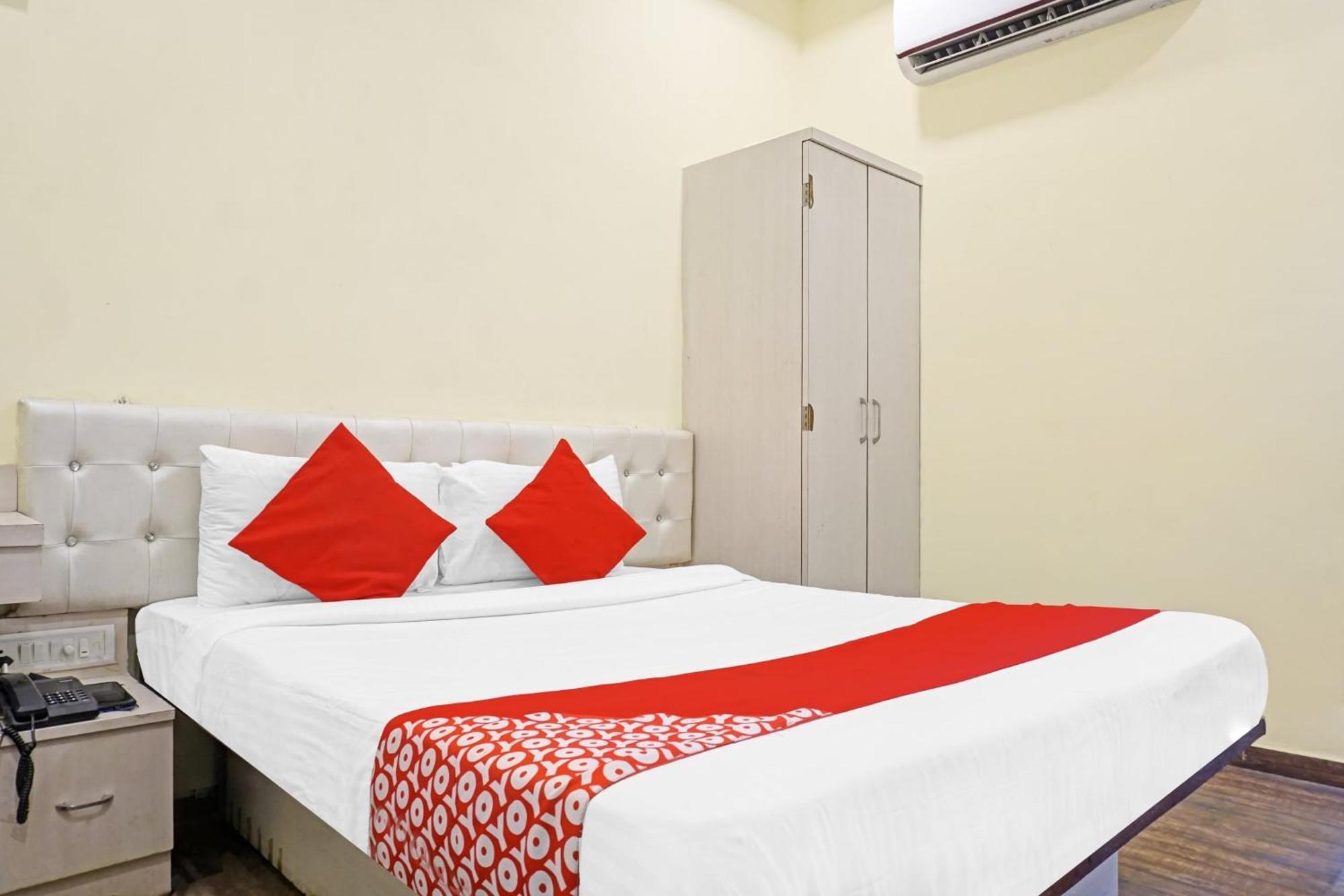 Hotel O 24K Inn Mundhva Εξωτερικό φωτογραφία