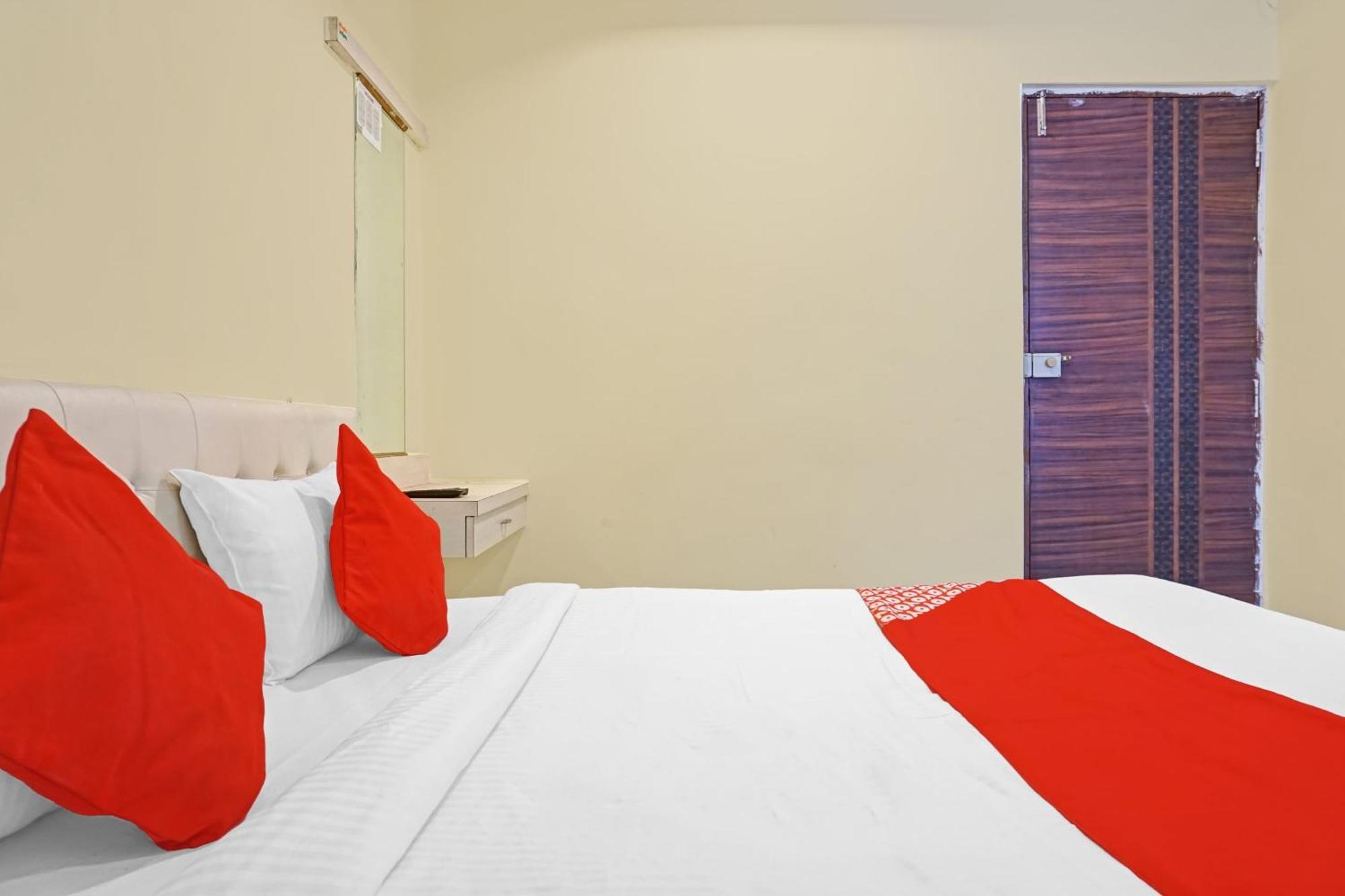 Hotel O 24K Inn Mundhva Εξωτερικό φωτογραφία