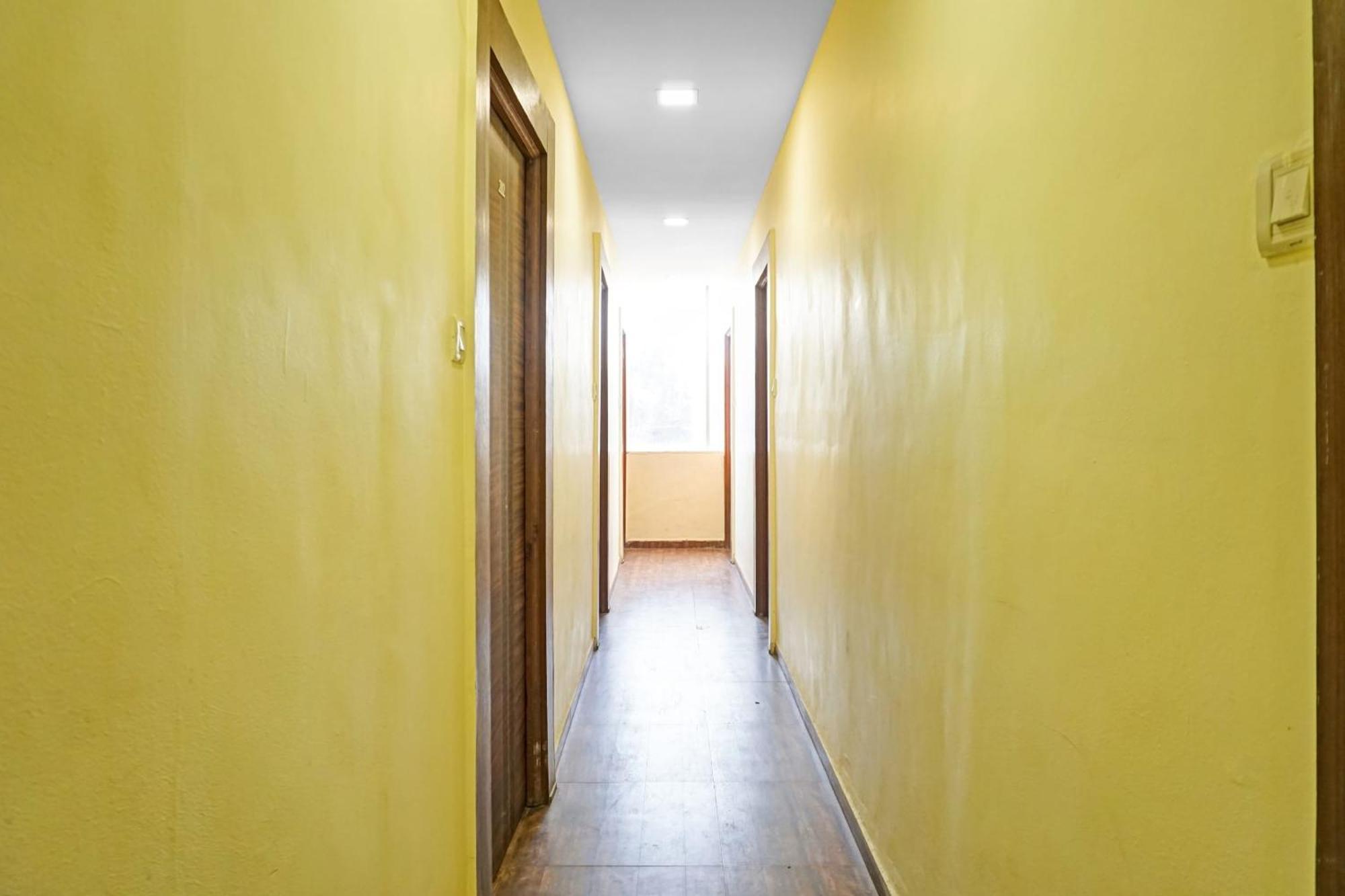 Hotel O 24K Inn Mundhva Εξωτερικό φωτογραφία