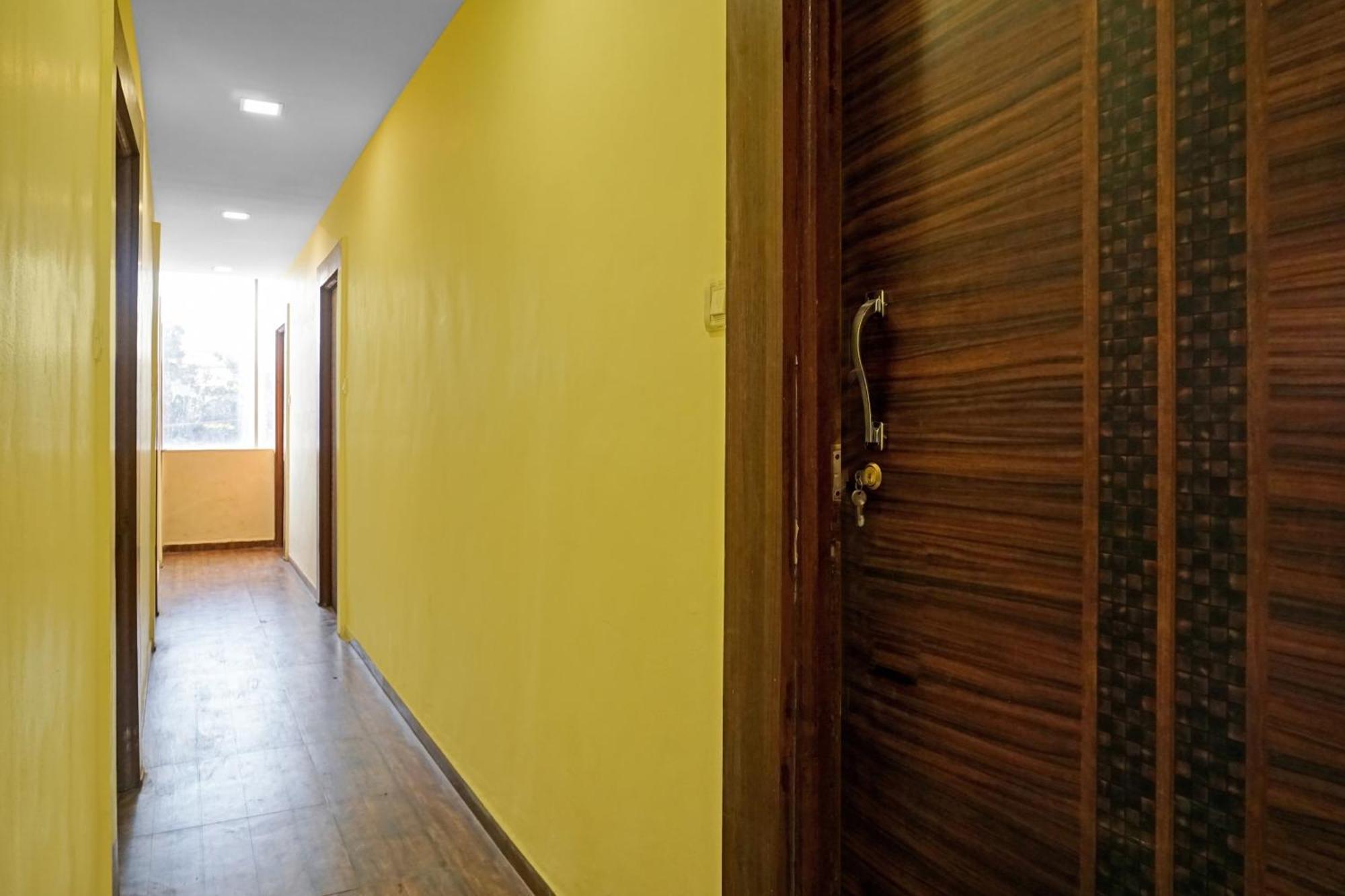 Hotel O 24K Inn Mundhva Εξωτερικό φωτογραφία