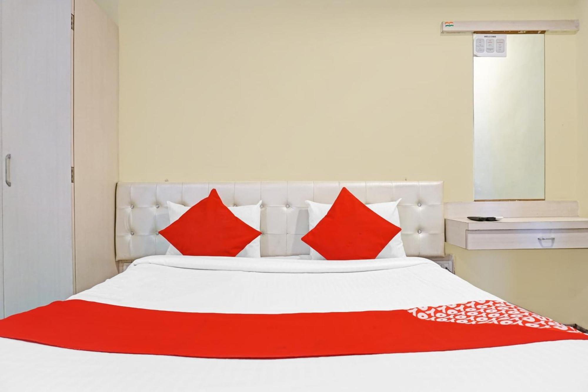 Hotel O 24K Inn Mundhva Εξωτερικό φωτογραφία